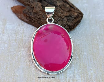 Colgante de ónix rosa en plata de ley 925: joyería artesanal con un toque especial.
