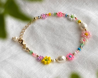 Colorful beaded bracelet for women, flower bracelet, daisy chain, gift for teenager, pastel colors, daisy bracelet, pearl bracelet