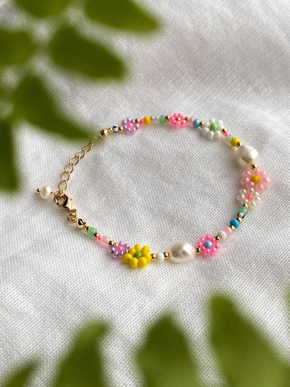 Seed bead daisy chain 2024 huggie hoop earrings