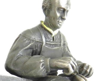 The SHOEMAKER Franklin Mint Fine Pewter Figurine Colonial America Issued 1975