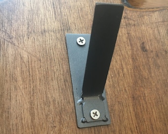 1 European deer mount hanger. Mount this hanger right on the wall for a clean looking mount or onto a plaque or barnwood.
