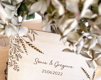 Pancarte mariage Floral personnalisé en bois gravé pour la décoration