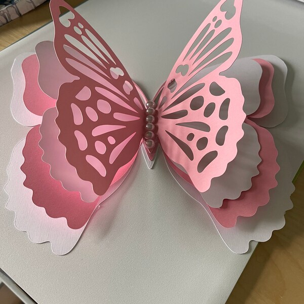 Grand papillon en papier