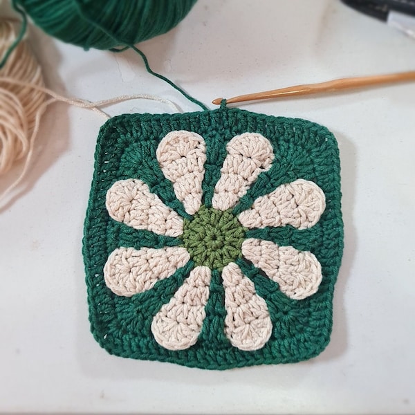 Le motif carré au crochet de fleurs, motif carré marguerite, carré traditionnel turc, motif fleur au crochet 3D