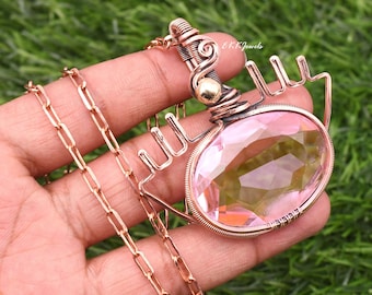 Collar con colgante de kunzita rosa hecho a mano: joyería envuelta en alambre de cobre