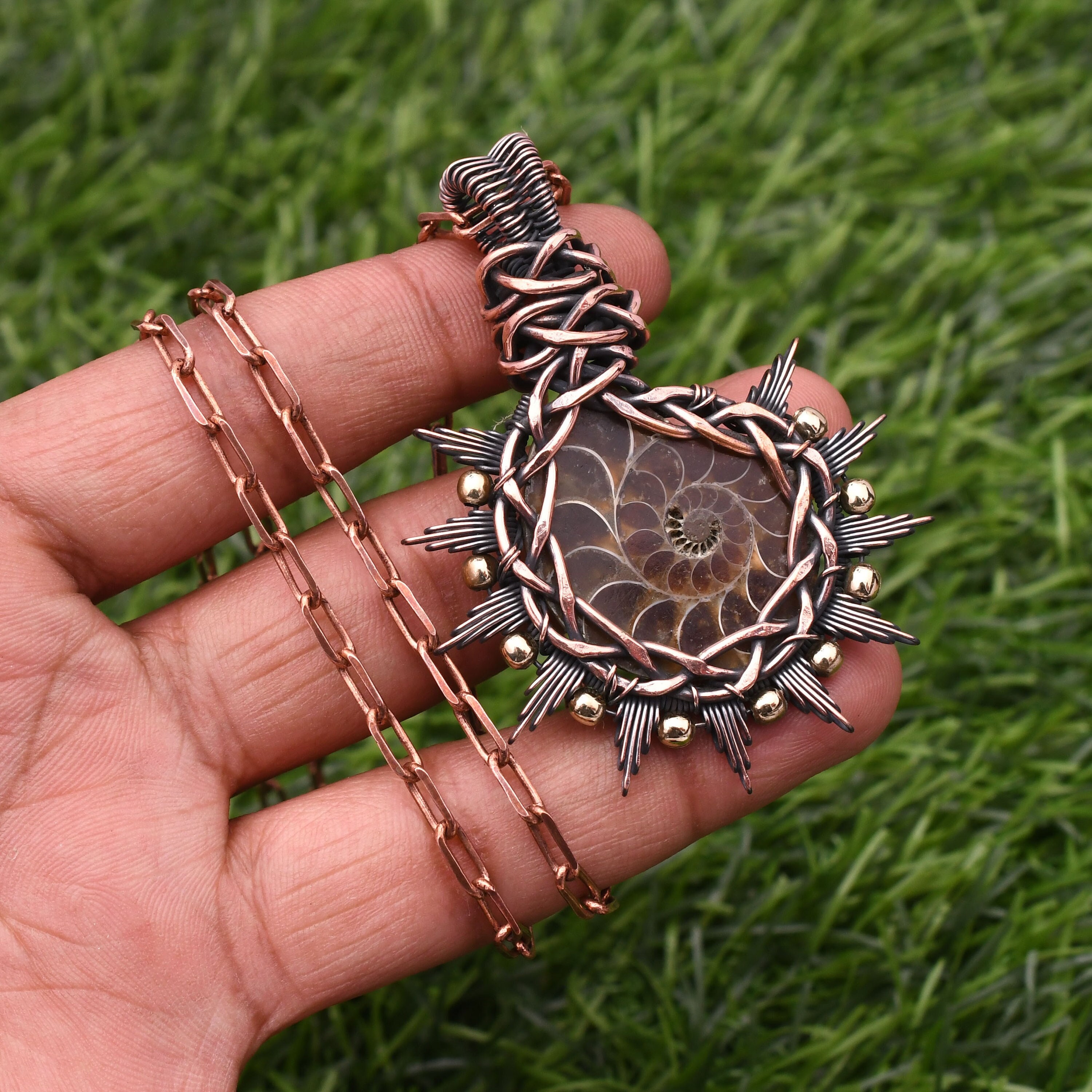 Colgante de ammonite fosilizado