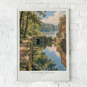 Peut inclure: Une impression d'art mural verticale représentant un paysage de Roanoke Rapids, en Caroline du Nord. La scène montre un chemin en pierre le long d'une rivière, un pont en arc en pierre et un bâtiment en briques reflété dans l'eau.