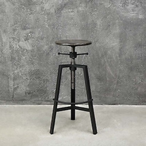 Black Raw Industrial Steel Metal Bar Stool Chair, Leaving Room Loft, Vintage Stool, Metal Bar Chair, Loft Stool, Loft Stool, Cast Iron Stool