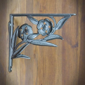 8.3inch Cast Iron Rustic Shelf Bracket with Flower, Bookshelf Support, Bookshelf Brackets, Antique Iron Shelf Bracket , Wood Shelf Bracket