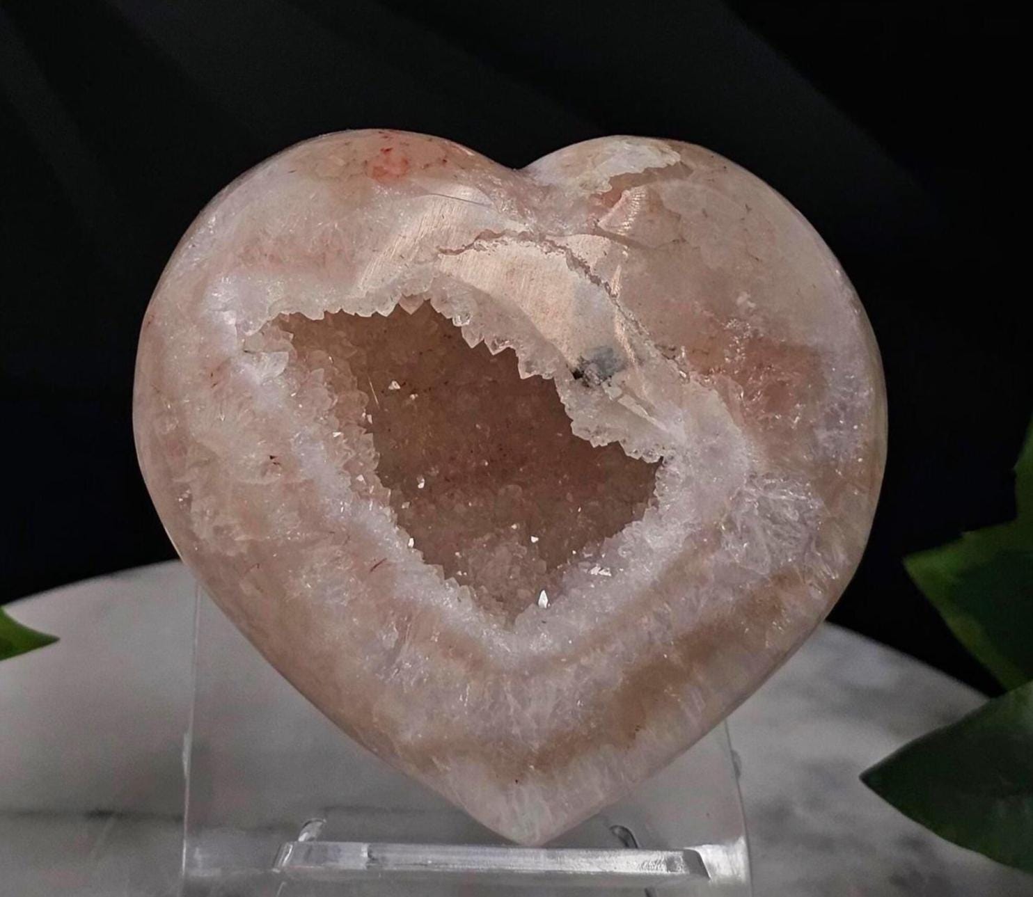 ゴールデンヒーラー ジオード入り 台座付き ハート ゴージャスなクリア