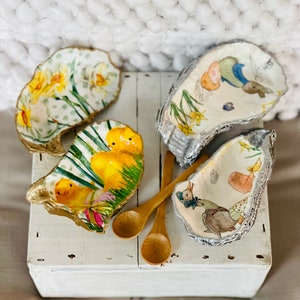 Easter Oyster Shells Salt & Pepper Servers with Bamboo Wood Spoons