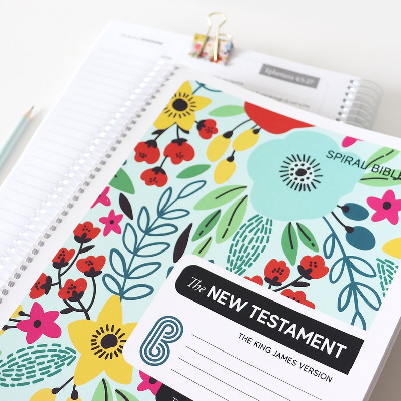 Spiral Bible™ KJV New Testament Field of Flowers - Etsy