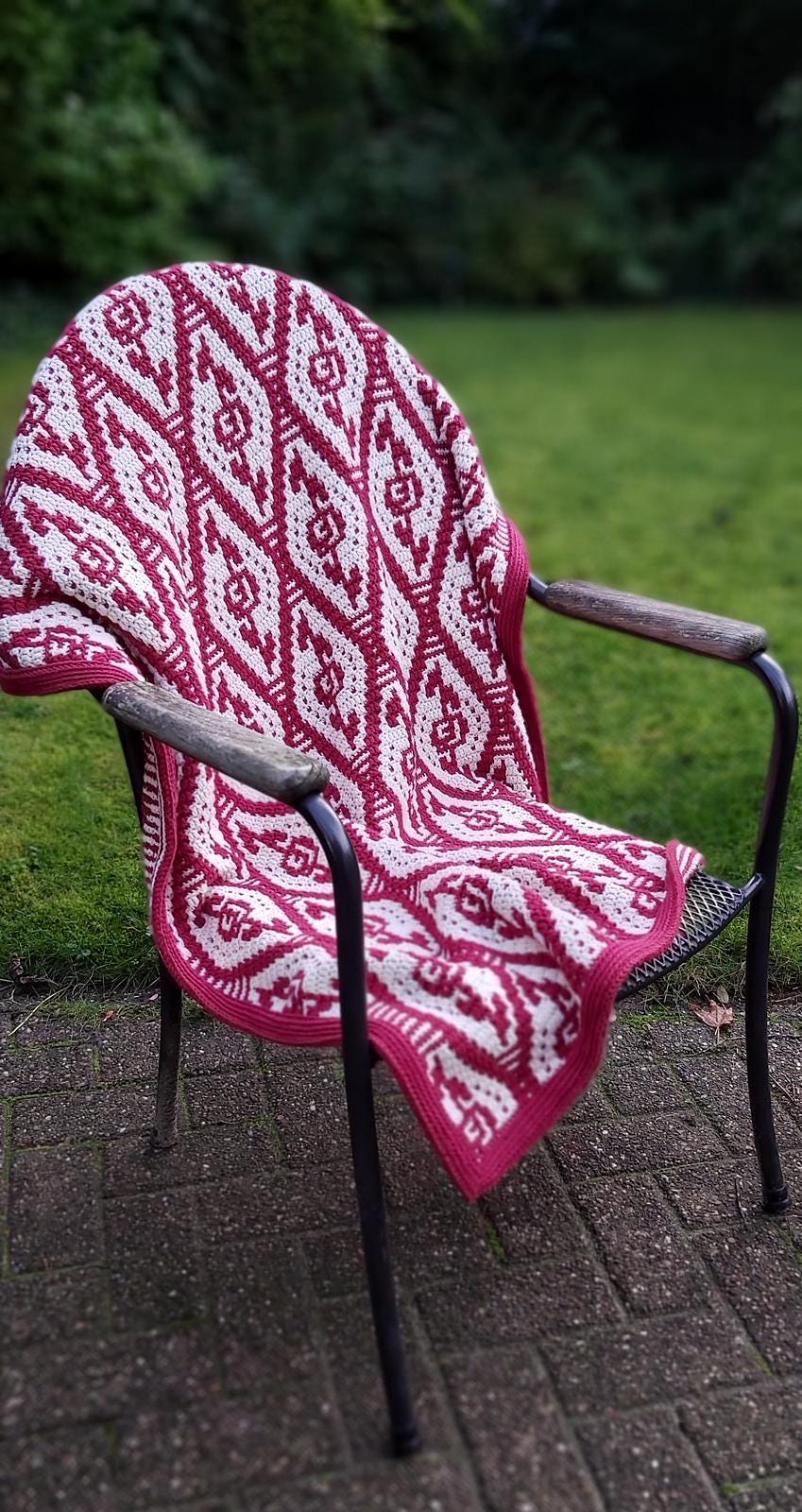 40 Mosaic Crochet Patterns: Boost Your Skills with Vibrant Designs 21 Wine and Roses Crochet Throw Pattern: Overlay Mosaic
