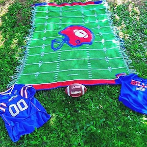 Sobreposição de manta de futebol americano com padrão de crochê em mosaico, apenas, manta de futebol americano, cores do time, padrão de futebol americano, crochê de tapeçaria