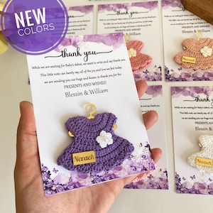 Presentes para bebês meninas, ímã para festa de chá de bebê, lembrancinha de festa reveladora de gênero, lembrancinhas de vestido de crochê em miniatura, ímã personalizado, lembrancinhas para recém-nascidos, batismo