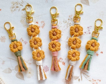 Schlüsselanhänger Sonnenblume mit Namen Makramee Blume Schlüsselanhänger Geschenk für Frauen Personalisiert Gänseblümchen Taschenanhänger