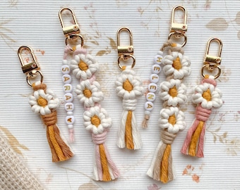 Schlüsselanhänger Gänseblümchen mit Namen Makramee Blume Schlüsselanhänger Geschenk für Frauen Personalisiert Sonnenblume Taschenanhänger