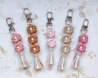 Schlüsselanhänger Gänseblümchen mit Namen Makramee Blume Schlüsselanhänger Geschenk für Frauen Personalisiert Sonnenblume Taschenanhänger