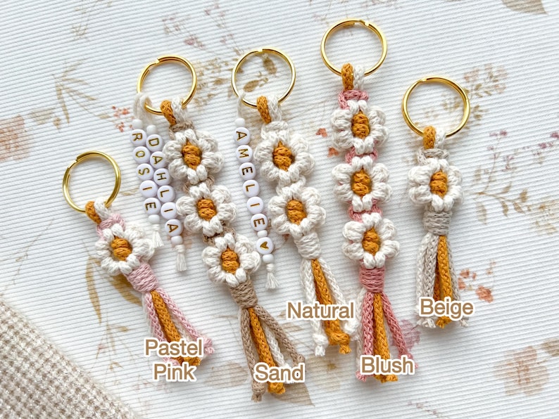 Schlüsselanhänger Gänseblümchen mit Namen Makramee Blume Schlüsselanhänger Geschenk für Frauen Personalisiert Sonnenblume Taschenanhänger image 5