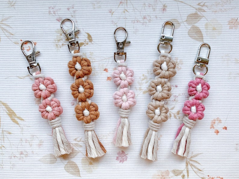 Schlüsselanhänger Gänseblümchen mit Namen Makramee Blume Schlüsselanhänger Geschenk für Frauen Personalisiert Sonnenblume Taschenanhänger image 10