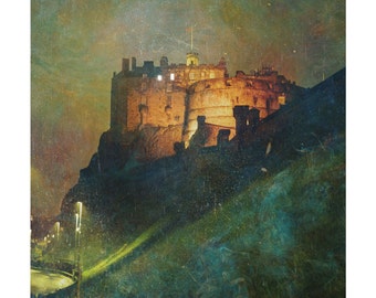 Edinburgh Castle op een regenachtige nacht