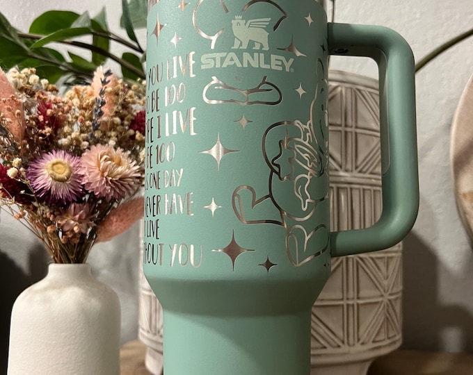 Winnie the Pooh | Pooh bear | Tumbler | laser engraved | half design