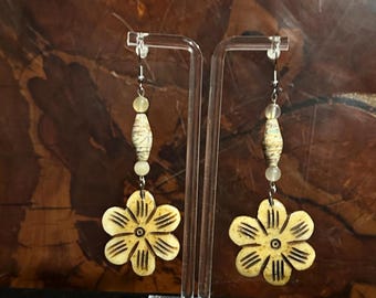 Yellow aventurine with avocado pit flowers