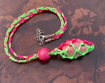 Macramé Necklace with Rhodonite