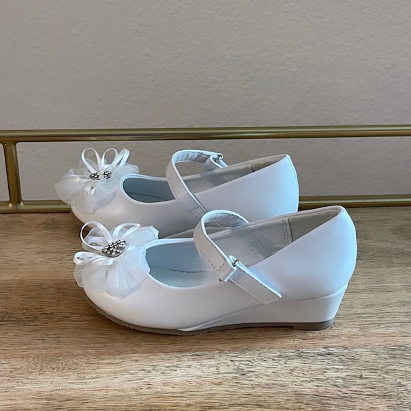 GIRL first COMMUNION ceremony Mary Jane shoes, Adjustable strap closure, Classic, elegant shoes, dress shoes