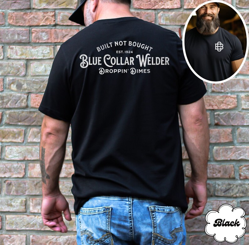 Pode incluir: Camiseta preta com um gr&aacute;fico branco de estilo vintage que diz "Built Not Bought Est. 1924 Blue Collar Welder Droppin' Dimes".