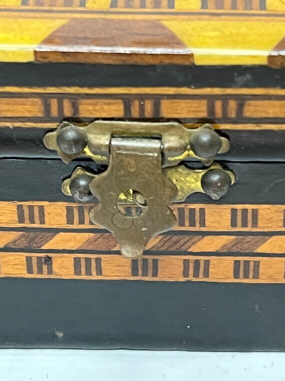 Small Trinket Box Vintage Inlaid Wood Gem