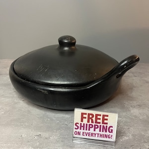 Round Clay Pot with Lid - Serving Dish - Black - Vintage Cookware