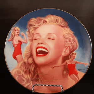 Marilyn Monroe Collector&#39;s Plate - Bathing Beauty - 1995