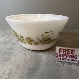 Vintage Mid Century Mixing Bowls Set of 5 Federal Nesting Bowls - Avocado Green and White