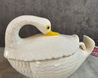 Vintage White Swan Soup Tureen with Ladle – Ceramic Serving Bowl – Cottagecore Farmhouse Kitchen Decor