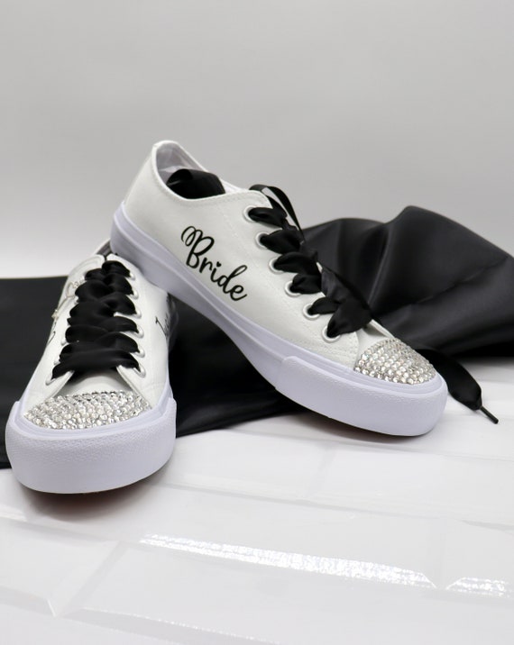 Zapatillas de lona planas para boda Zapatos de novia personalizados Cordones elegantes de saten en negro Zapatos de novia hechos a mano Tematica de boda en negro y plata Etsy Espana