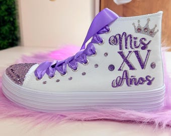 Personalisierte Aschenputtel Turnschuhe: Flieder Quinceaño Prinzessin Schuhe mit Strasssteinen