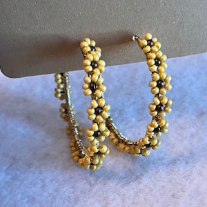 Sunflower hoop earrings, Sunflower earrings, hoop earrings, flower earrings, yellow earrings, Daisy earrings, hoop earrings, sunflowers