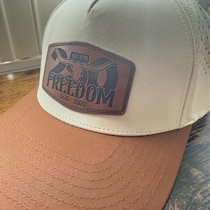 Amerikas 250-årsjubileumskepp - 250 år av frihet - Lädermärke och tjurgraverad snapback