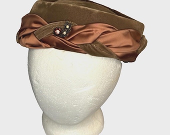 Vintage 1950's Women's Brown Velvet Satin Ribbon Hat Beret Style with Broach 22"