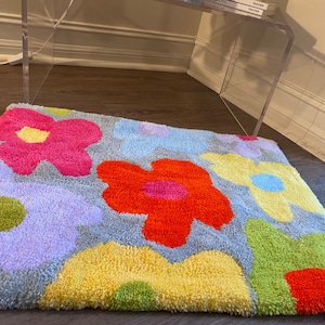 Multi-Colored Floral Tufted Rug , Hand Tufted Daisy Rug , Aesthetic Rug ,Accent Rug, Rug art, Handmade Tufted