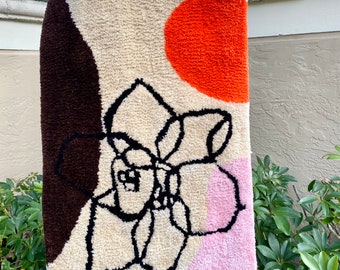 Abstract Tufted Flower Rug, Minimalist Rug Art , Handmade Tufted Rug .
