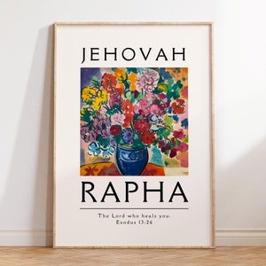 Può includere: Un poster con un dipinto di un mazzo di fiori colorati in un vaso blu. Il poster ha il testo "Jehovah Rapha" e la frase "Il Signore che guarisce. Esodo 13:26".