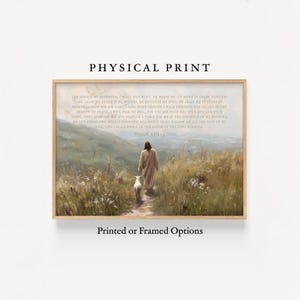 Op de afbeelding: Een ingelijste print met een pastorale scène met een figuur die met een lam loopt. Het kunstwerk heeft een zacht kleurenpalet met tekst uit Psalm 23:1-3. De woorden "PHYSICAL PRINT" en "Printed or Framed Options" zijn ook zichtbaar.