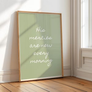 Impresión cristiana de Nuevas Misericordias: Arte mural con versículo bíblico en verde salvia (descarga digital)
