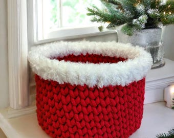 Christmas Crochet Storage Basket Pattern and Video Tutorial, crochet handled basket pattern, crochet bowl pattern, crochet pattern.