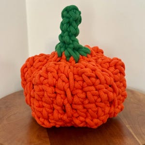 Crochet Pumpkin Pattern and Tutorial, crochet pumpkin decoration tutorial, crochet pumpkin pattern, chunky pumpkin pattern.