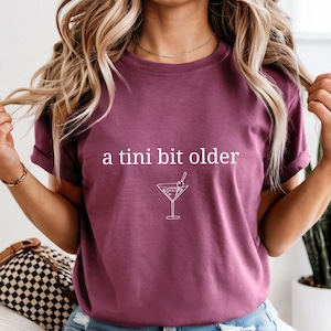 Un Tini Bit Older Svg, une chemise Tini Bit Older, chemise Tini Martini, chemise d'anniversaire Martini, cadeau d'anniversaire, chemise tendance, Martini Png, anniversaire
