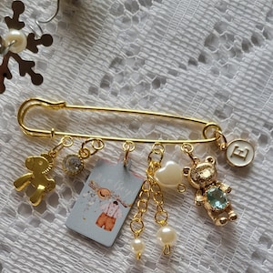 It&#39;s a boy/girl Pin Brooch/Baby Shower Gift/Personalized Charm