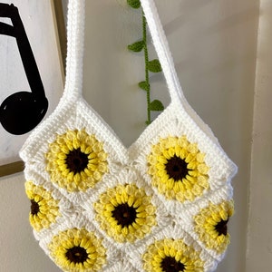 Bolso de girasol de crochet